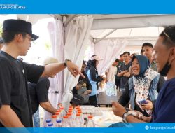 Di Tengah Hingar Bingar Indonesian Drift Series 2026, Bupati Egi Sempatkan Jajan Dagangan Pelaku UMKM